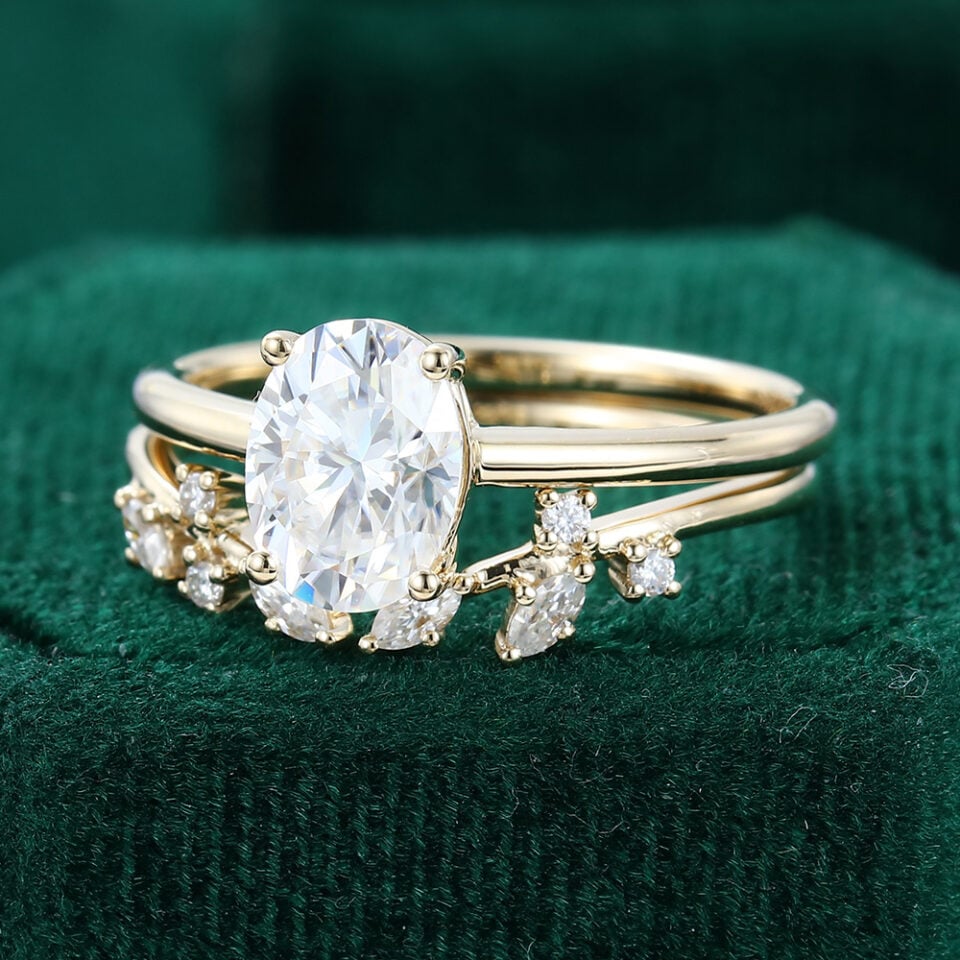 Minimalist Oval Cut Moissanite Bridal Ring Set With Leaf Band