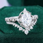 Load image into Gallery viewer, 2PCS Vintage Lace Halo Engagement Ring Set With Oval Cut Moissanite
