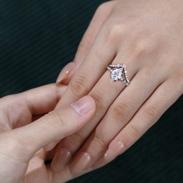 2PCS Vintage Lace Halo Engagement Ring Set With Oval Cut Moissanite
