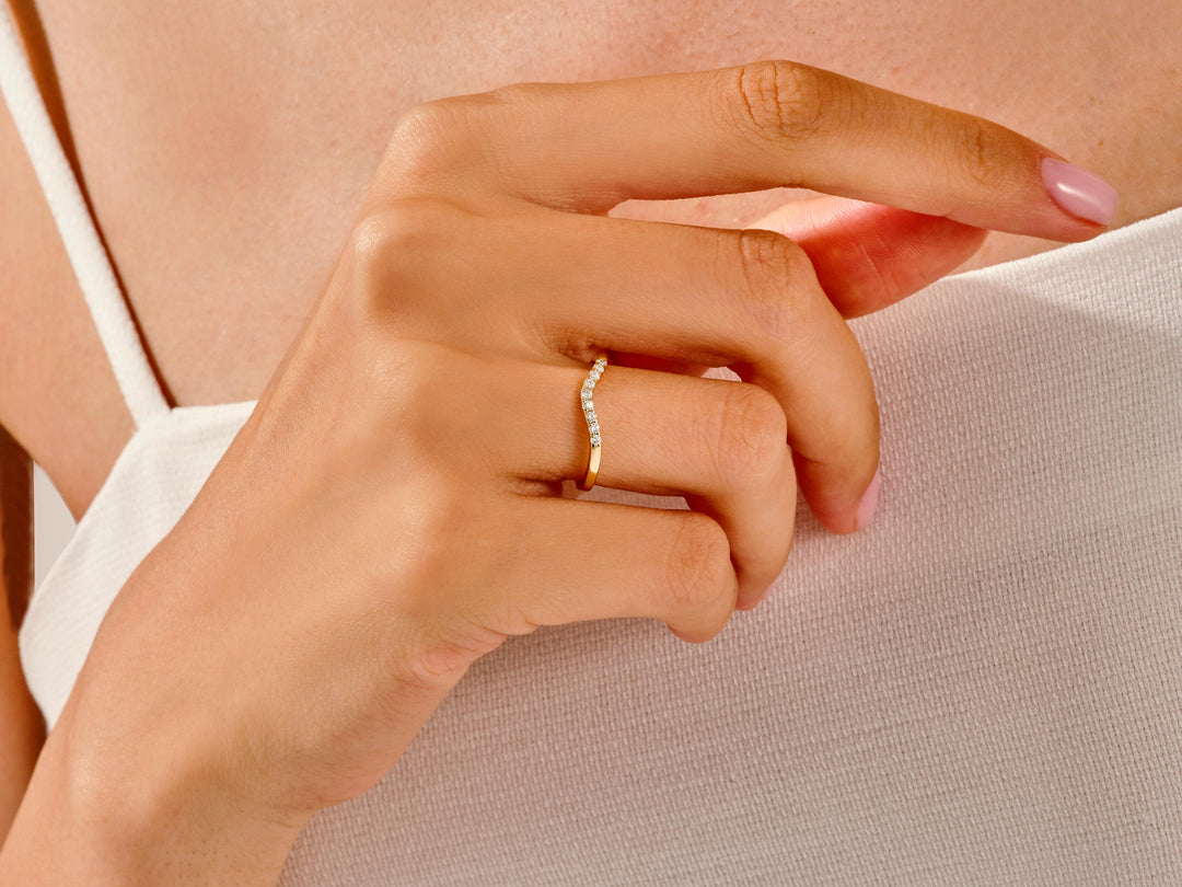 U-curved Moissanite Wedding Band