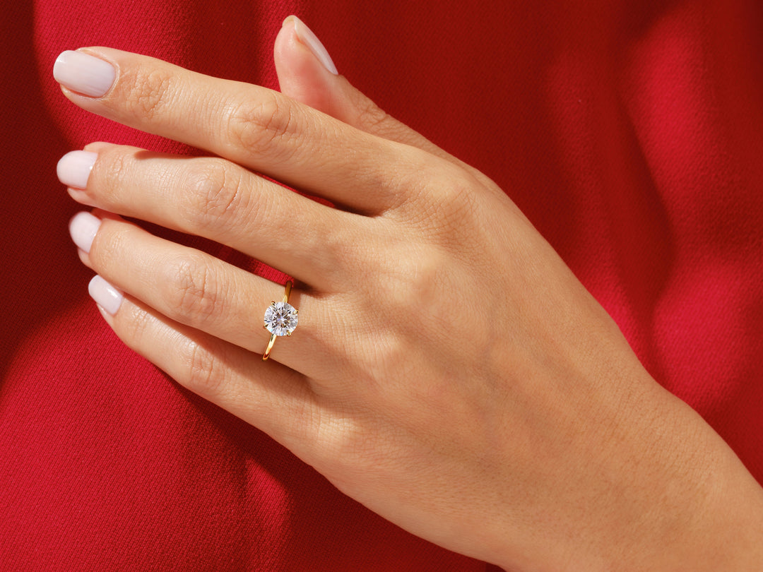 Solitaire Round Cut Moissanite Engagement Ring