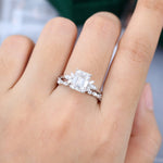 Load image into Gallery viewer, emerald wedding band gold
