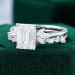 Load image into Gallery viewer, wedding band for emerald cut ring
