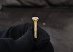 Load image into Gallery viewer, round cut vintage engagement rings​
