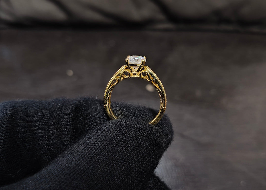 vintage round diamond engagement rings​