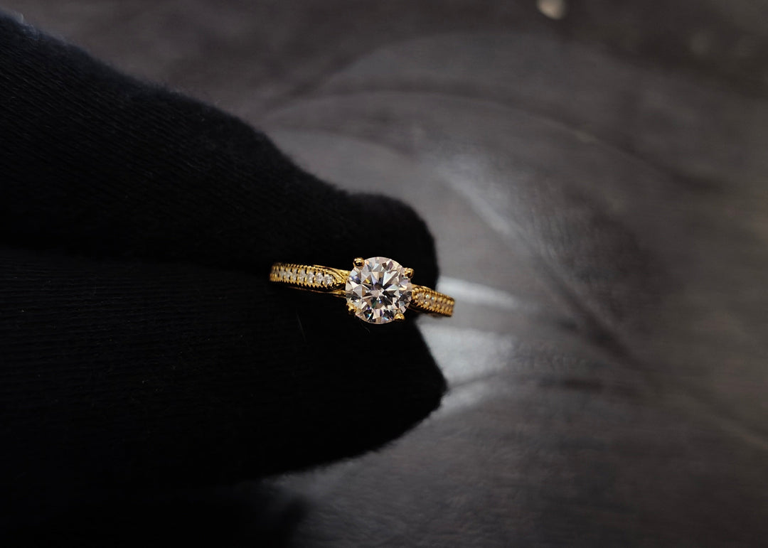 round engagement ring​
