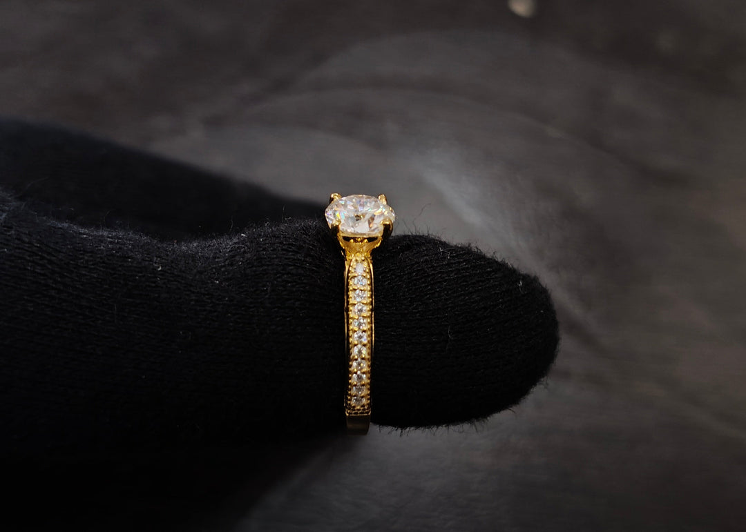 1 carat round diamond ring​
