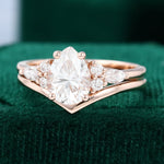 Load image into Gallery viewer, Rose Gold Pear Shaped Moissanite Wedding Set
