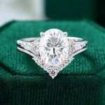 Load image into Gallery viewer, Yellow Gold Oval Cut 3ct Moissanite Bridal Ring Set
