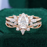 Load image into Gallery viewer, Pear Shaped Moissanite Crown Ring Set
