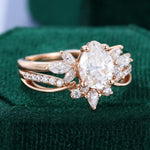 Load image into Gallery viewer, Pear Shaped Moissanite Crown Ring Set
