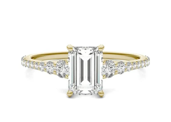 Emerald Signature Graduated Side Stone Engagement Ring