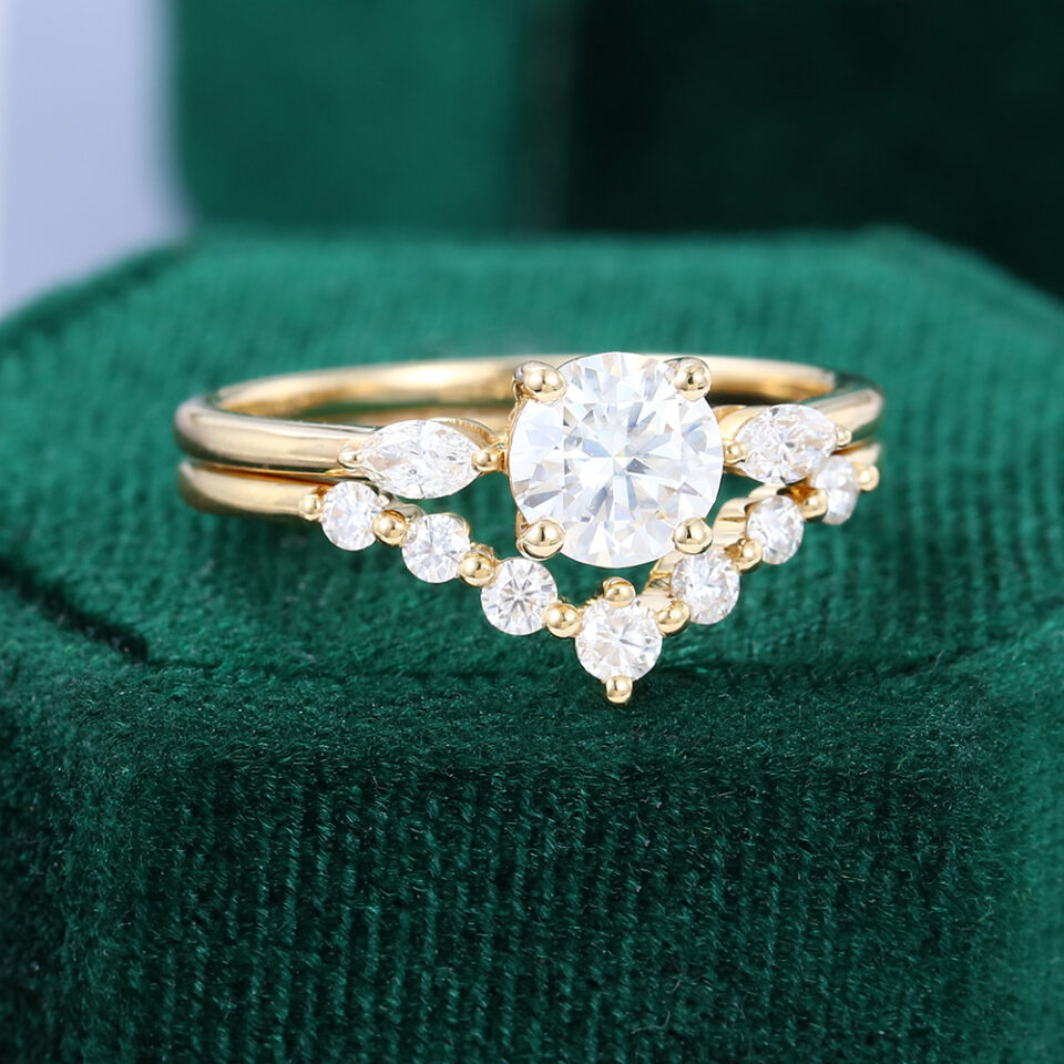 Round Cut Moissanite Bridal Ring Set Three Stones Engagement Ring