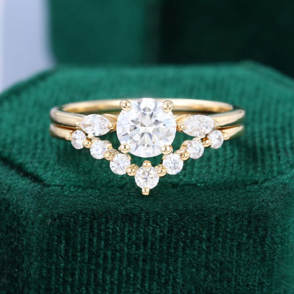 Round Cut Moissanite Bridal Ring Set Three Stones Engagement Ring