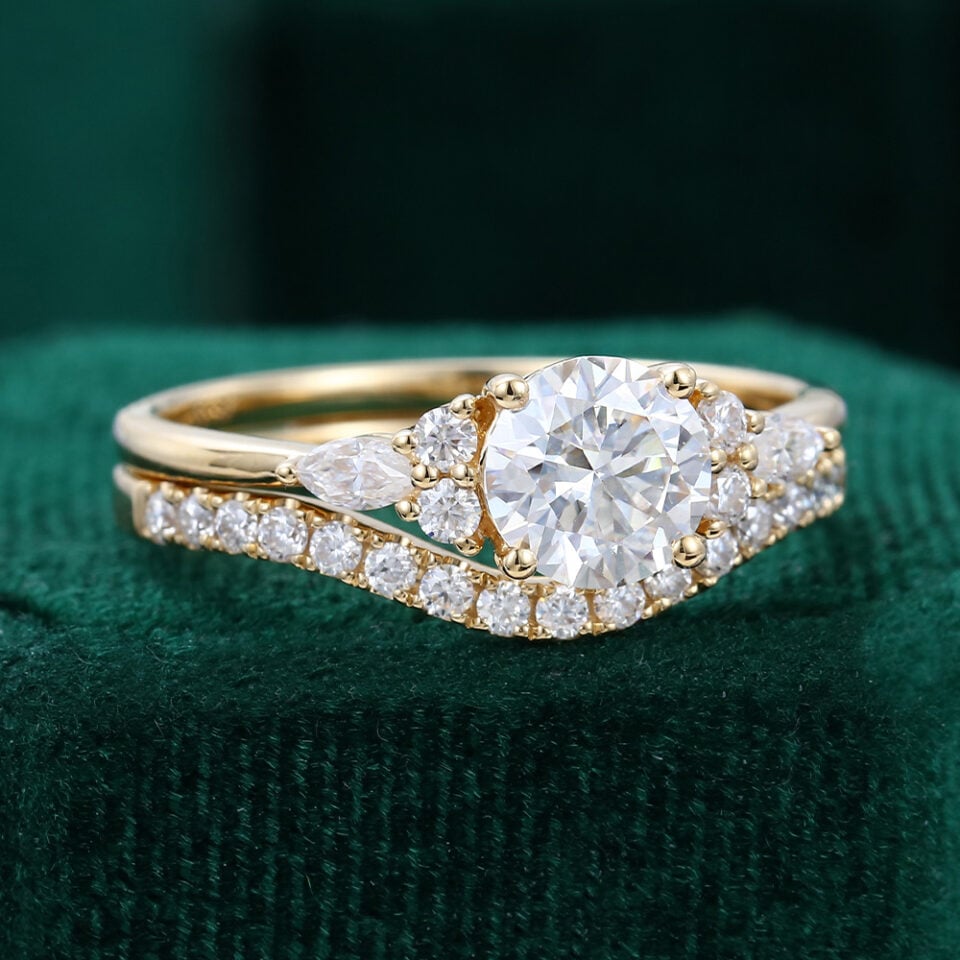 Round Cut Moissanite Vintage Bridal Ring Set