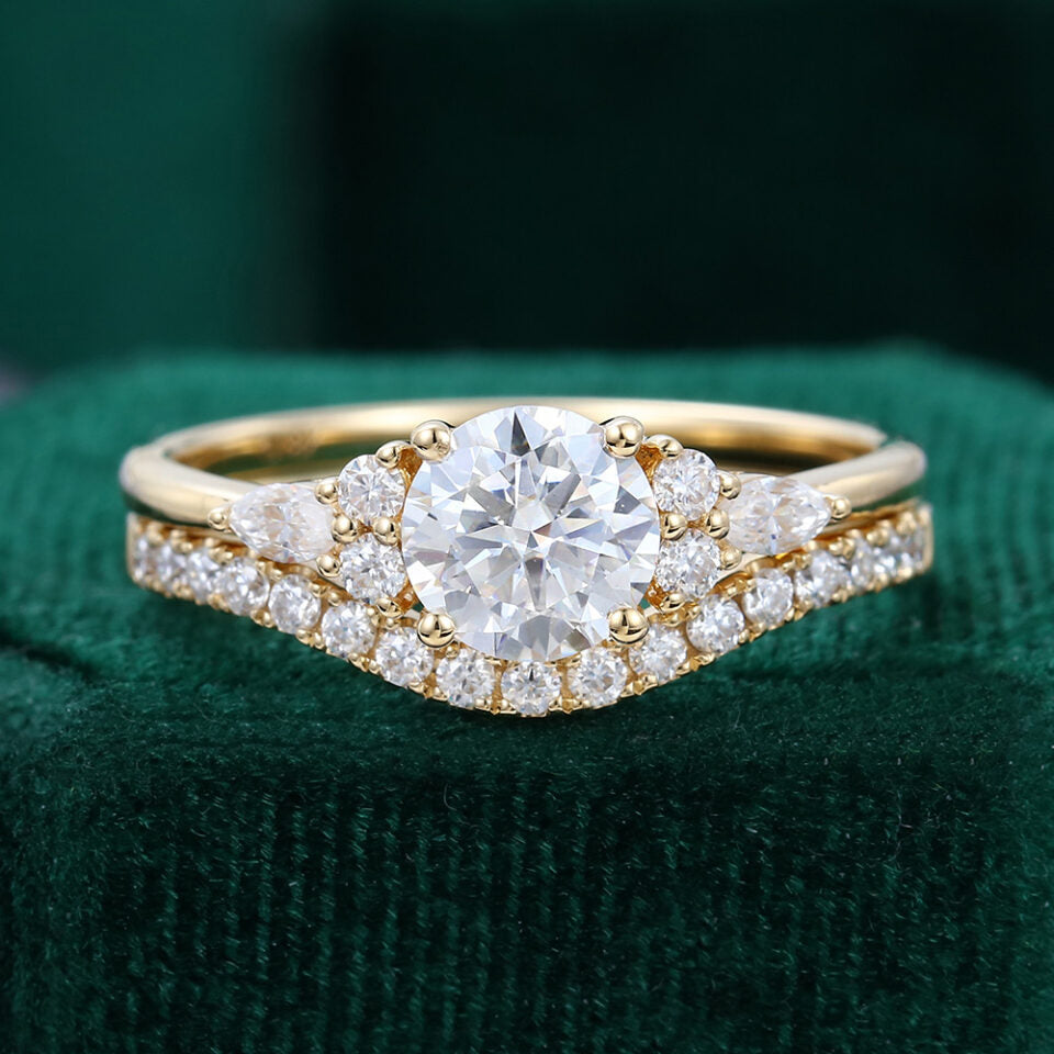 Round Cut Moissanite Vintage Bridal Ring Set