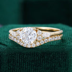 Load image into Gallery viewer, Round Cut Moissanite Vintage Bridal Ring Set
