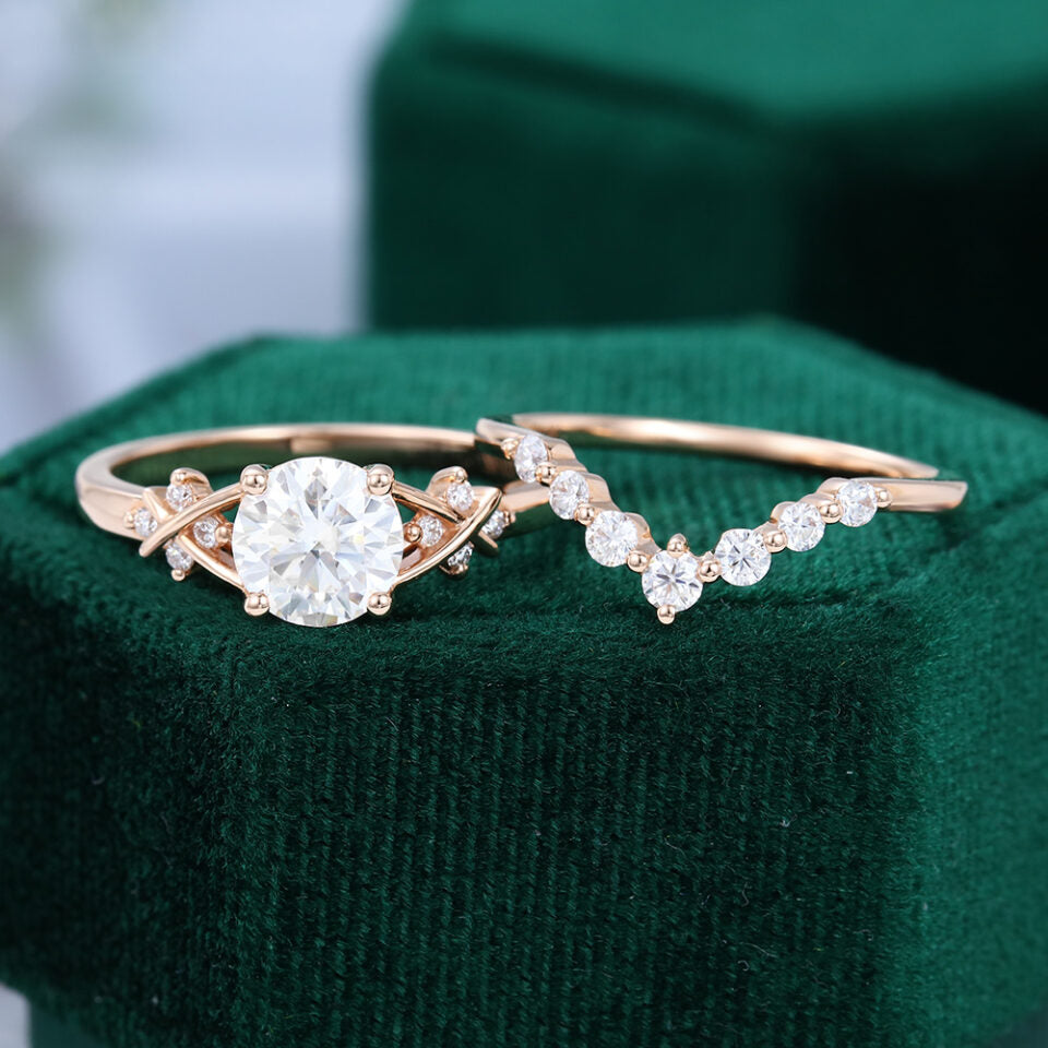 round engagement ring rose gold