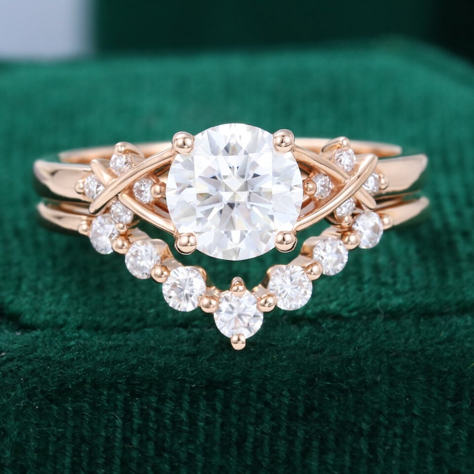 round engagement ring diamond