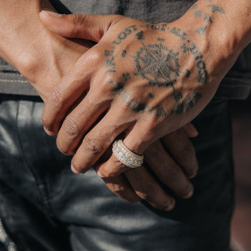 silver and diamond ring​