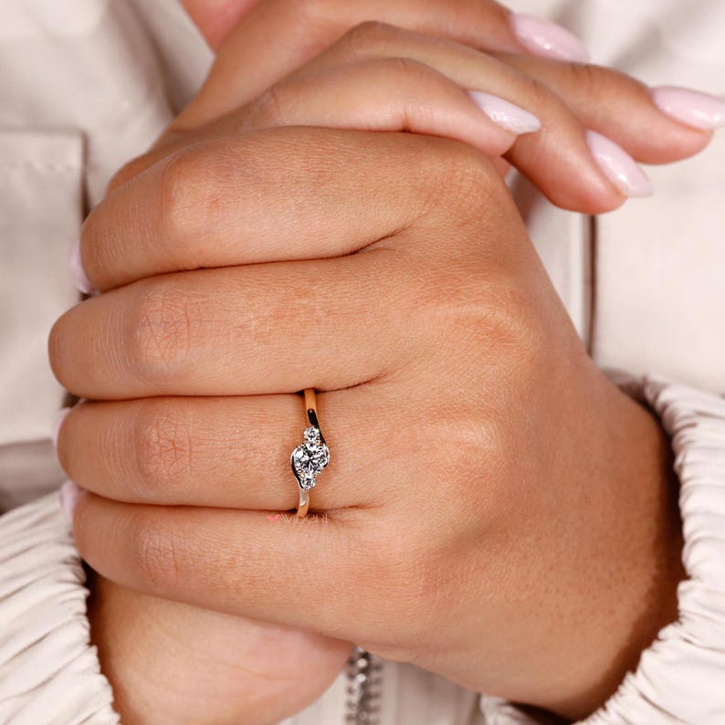 Round brilliant cut diamond ring set in a beautiful yellow gold engagement ring design.