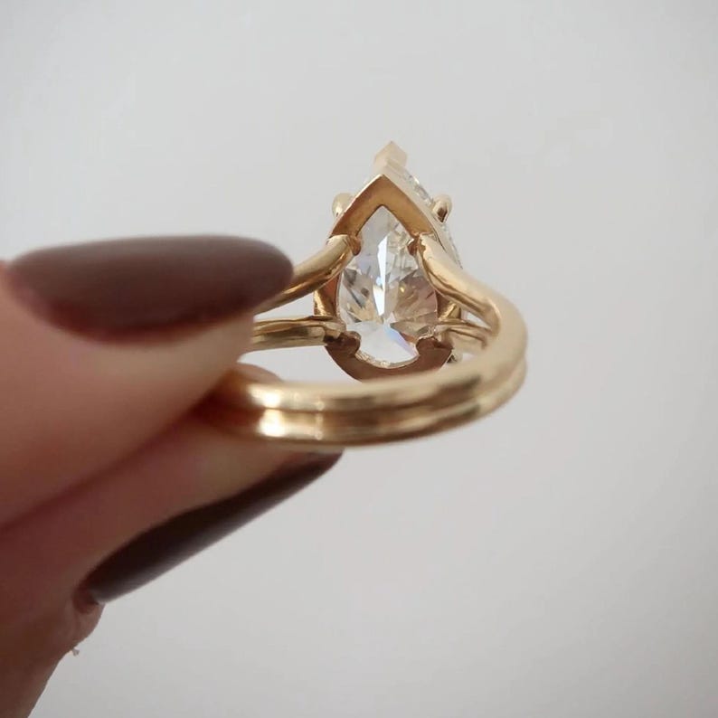 Big Size Diamond Statement Ring 18k Solid Gold Moissanite Pear Cut Split Shank Ring, Party ring image 5