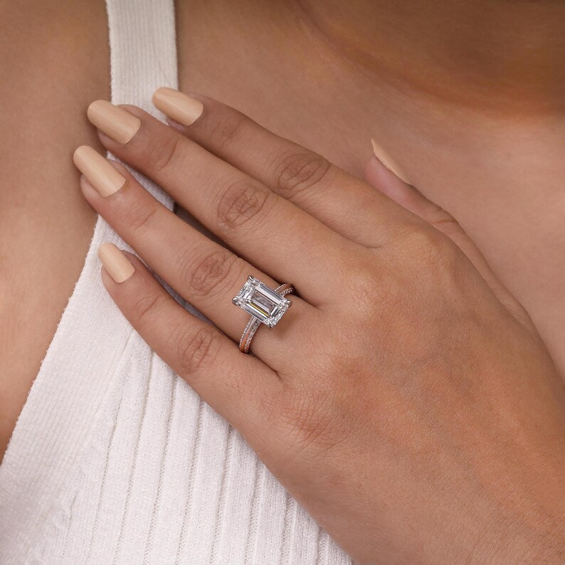 Emerald cut Diamond Engagement Ring in Solitaire Style on Knife Edge Band in 18k Solid Gold and Silver