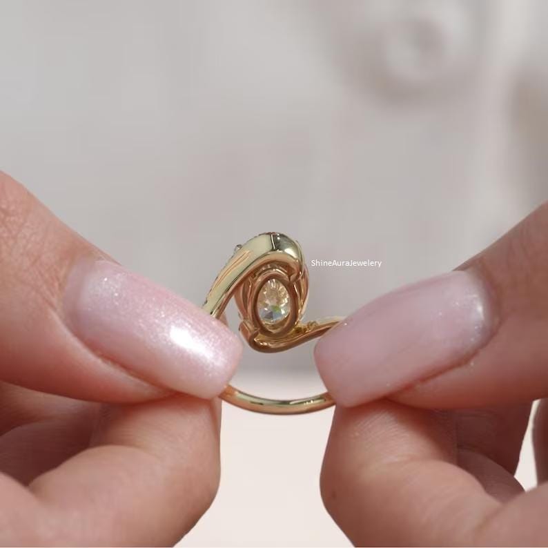 Luxury engagement ring suitable for proposal and wedding.