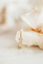 Load image into Gallery viewer, The Grace Alternating Baguette And Round Band
